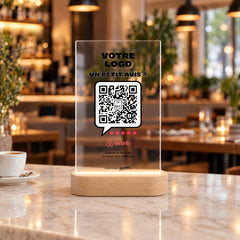 Plaque avis personnalisée LED sur le comptoir d’un restaurant