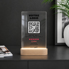 Plaque avis personnalisée LED sur un comptoir noir
