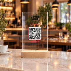 Plaque avis personnalisée LED sur le comptoir d’un restaurant