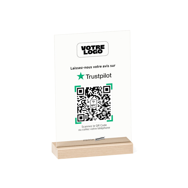 Plaque NFC et QR code avis Trustpilot rectangulaire personnalisée avec logo vert et QR code sur socle en bois naturel - Phanion