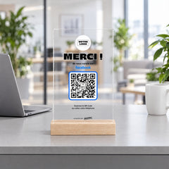 Plaque avis personnalisée en acrylique dans une agence