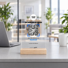Plaque avis personnalisée en acrylique dans une agence