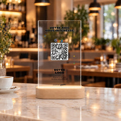 Plaque avis LED personnalisée sur le comptoir d'un restaurant