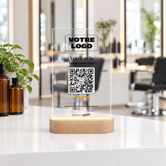 Plaque avis LED personnalisée dans un salon de coiffure