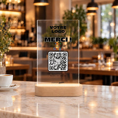 Plaque avis LED personnalisée sur le comptoir d'un restaurant