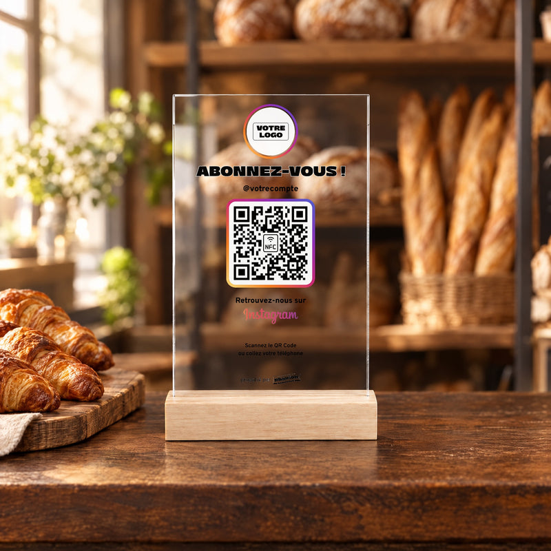 Plaque réseaux sociaux personnalisée en acrylique dans une boulangerie