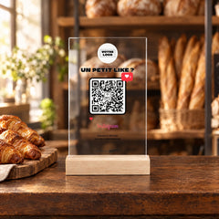 Plaque avis personnalisée en acrylique dans une boulangerie