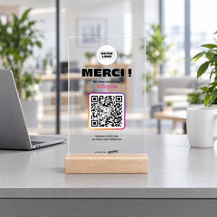 Plaque avis personnalisée en acrylique dans une agence