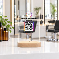 Plaque réseaux sociaux personnalisée LED dans un salon de coiffure