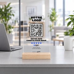 Plaque avis personnalisée en acrylique dans une agence