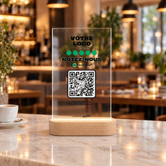 Plaque avis LED personnalisée sur le comptoir d'un restaurant