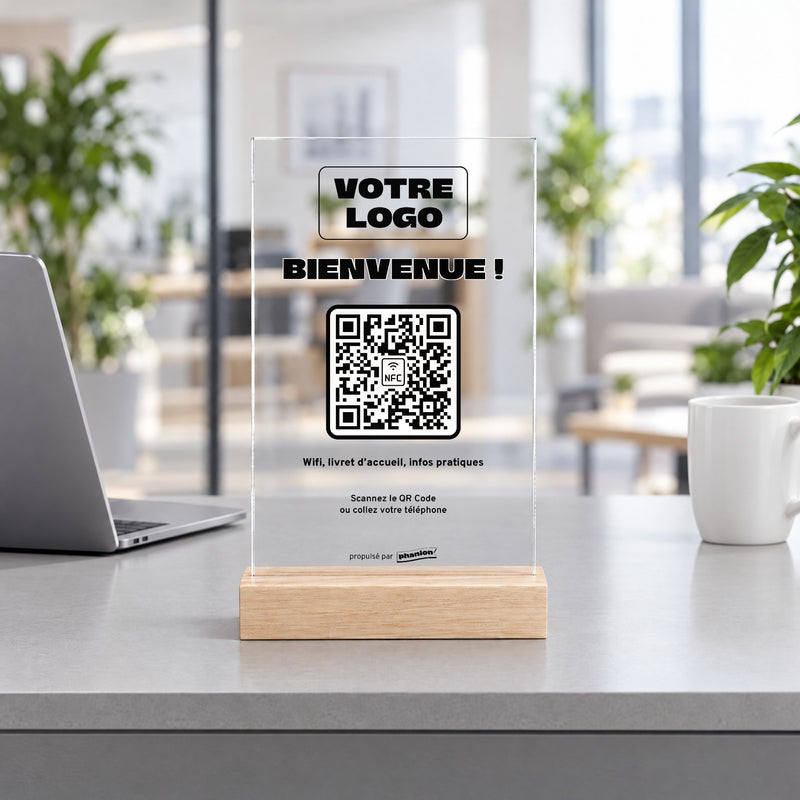 Plaque accueil personnalisée en acrylique dans une agence