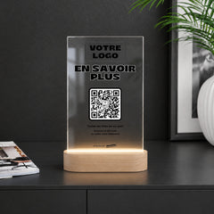 Plaque sur mesure personnalisée LED sur un comptoir noir