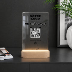 Plaque rendez-vous personnalisée LED sur un comptoir noir