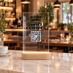 Plaque wifi personnalisée LED sur le comptoir d’un restaurant